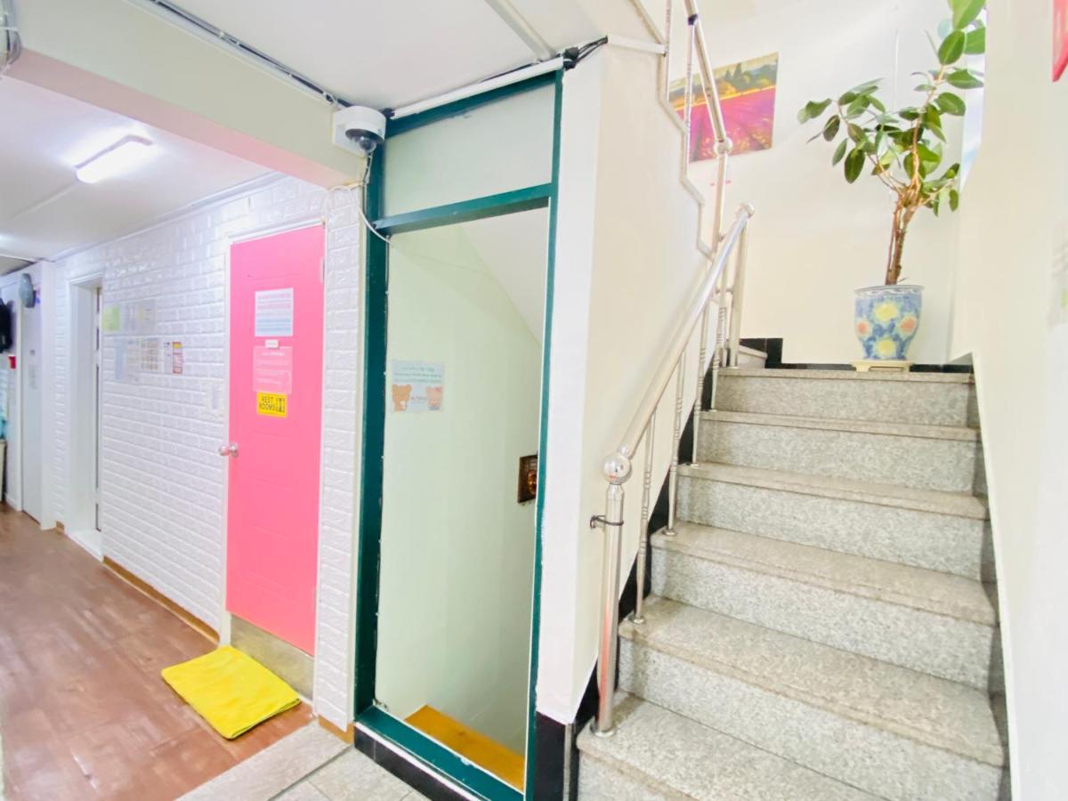 Aroha Guesthouse Seoul Station Exterior foto